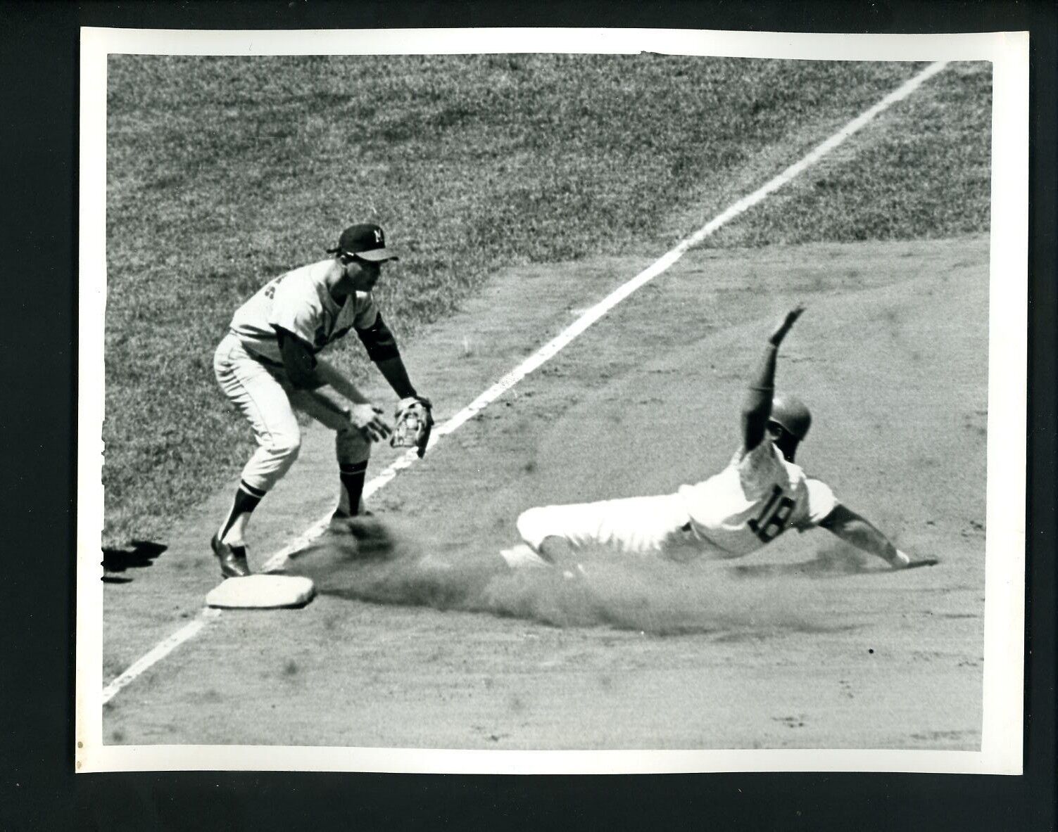 Eddie Mathews & Andre Rodgers 1964 Press Photo Poster painting Milwaukee Braves Chicago Cubs