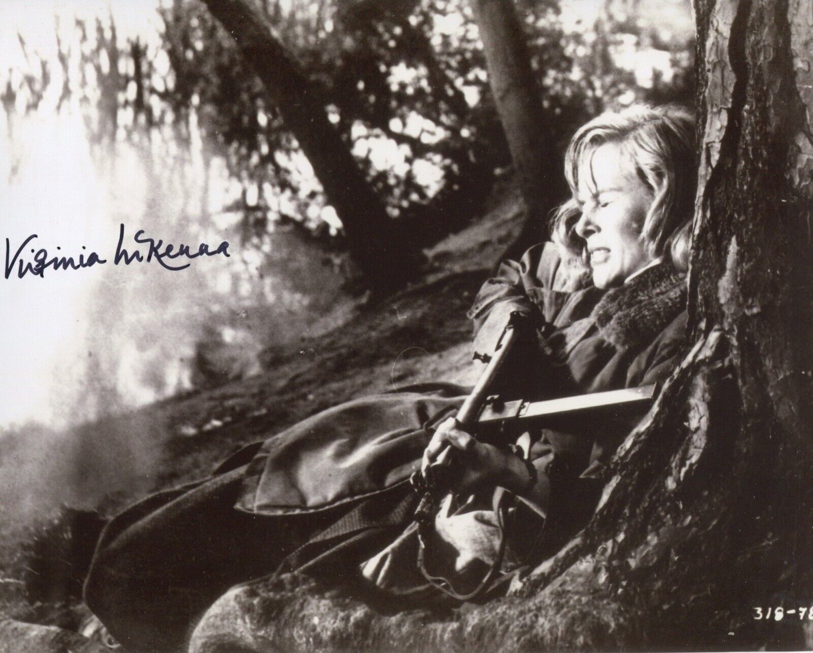 Virginia McKenna signed CARVE HER NAME WITH PRIDE 8x10 action Photo Poster painting + Proof!