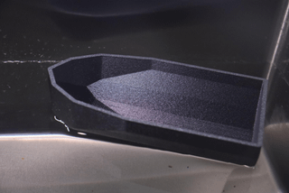 QIDI PPS-CF打印件置于鼓风干燥箱中进行退火处理以增强强度和耐热性，突显材料工业应用潜力