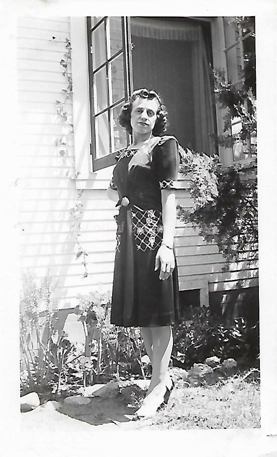 Vintage FOUND Photo Poster paintingGRAPH Woman PORTRAIT bwOriginal Snapshot 04 15