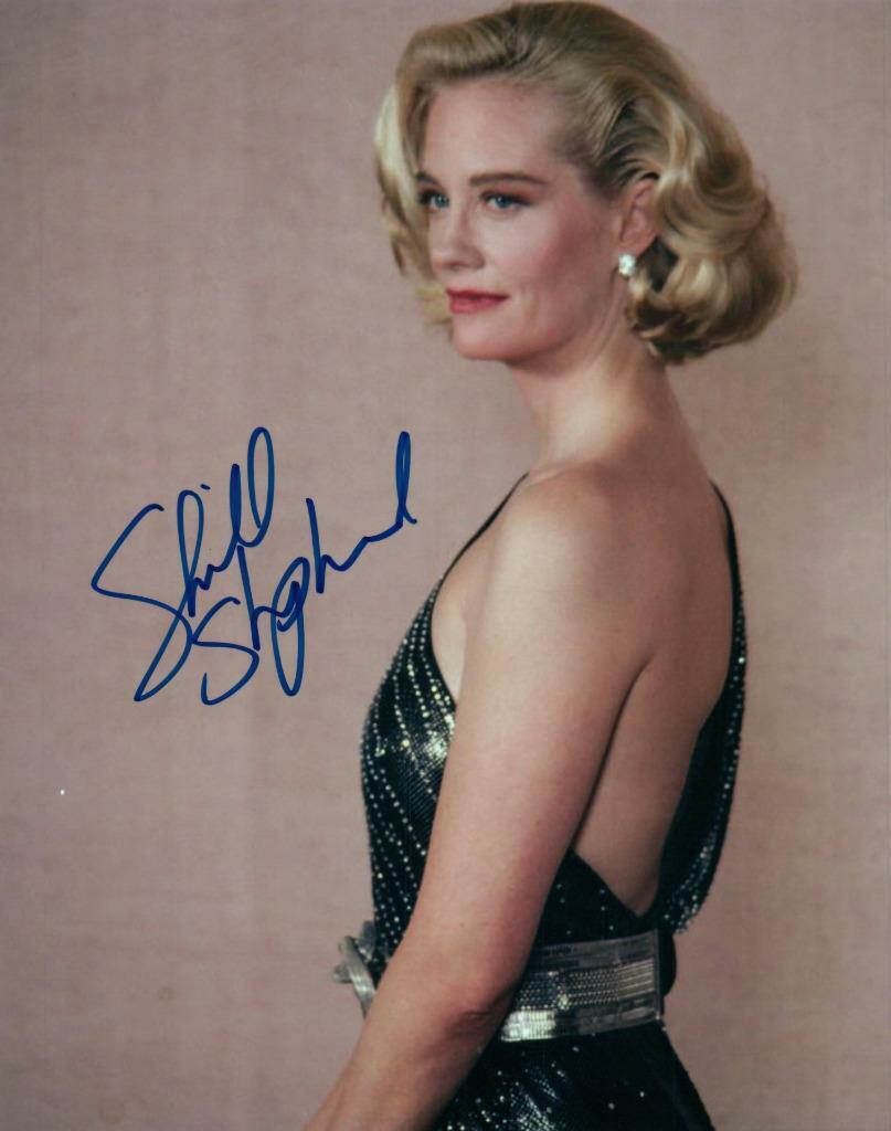 Cybill Shepherd Autographed 8x10 Photo Poster painting signed Picture + COA