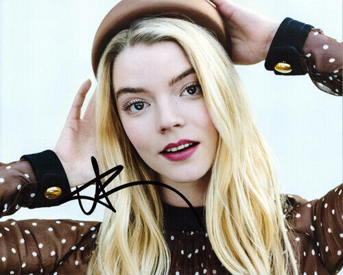 Autographed Photo Poster painting Anya Taylor-Joy signed 8 x 10