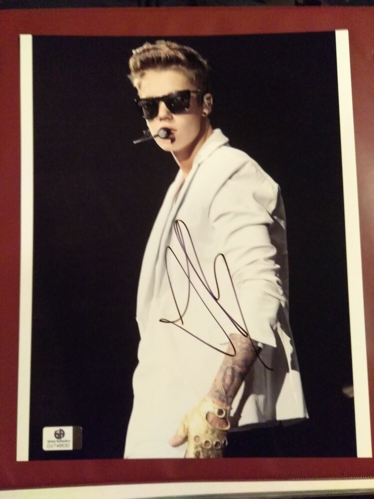 Justin Bieber signed 8x10 GAI