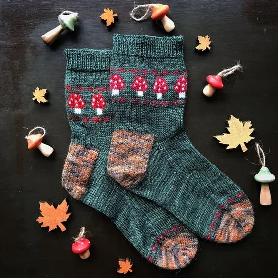 Comstylish Vintage Forest Mushrooms Causal Cozy Socks