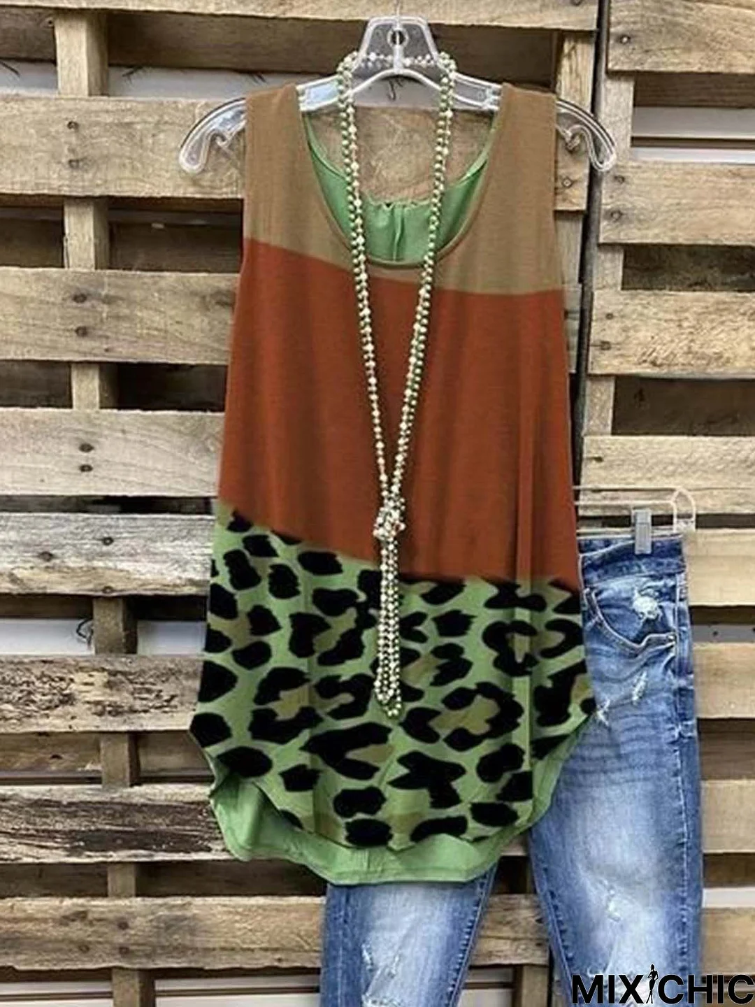 Scoop Neckline Sleeveless Leopard Casual T-shirt