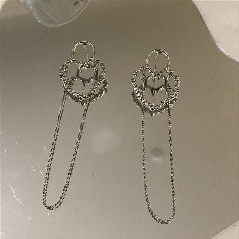 Thorn Openwork Heart Earrings