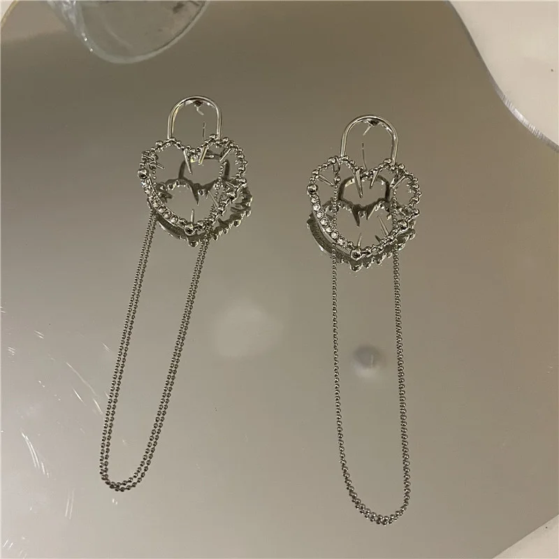 Thorn Openwork Heart Earrings