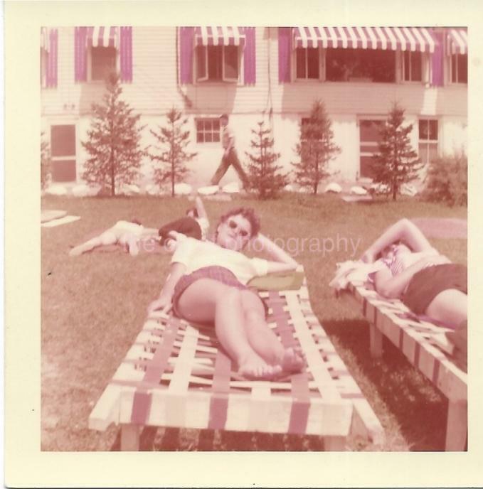 Lounging Women FOUND Photo Poster paintingGRAPH Color 1950'S Original VINTAGE JD 19 38 B