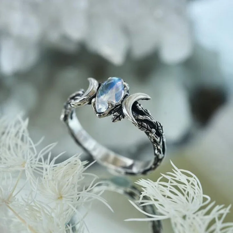 Luxury Female White Moonstone Ring Charm Silver Color Moon Engagement Ring Vintage Bride Thin Wedding Rings For Women