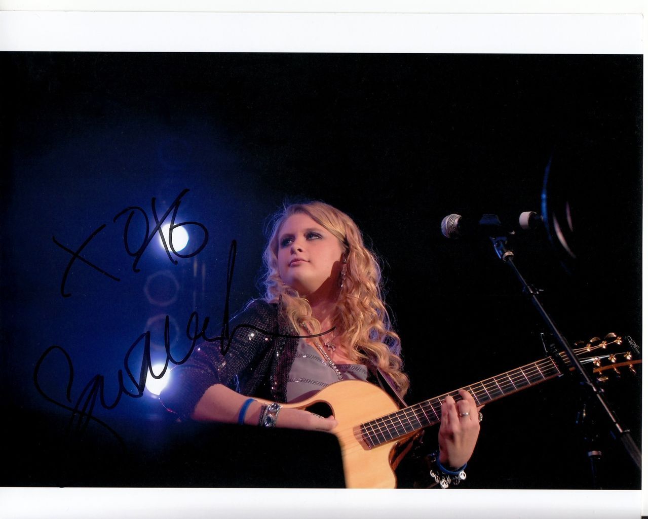 SAVANNAH OUTEN hand-signed 2009 ONSTAGE COLOR CLOSEUP 8x10 uacc rd coa IN-PERSON