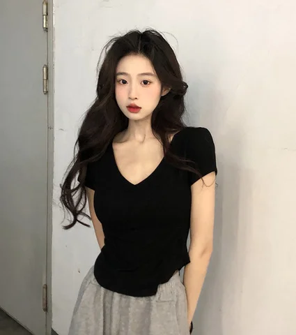 Pongl Pongl Desire Wind V Collar Short Sleeved T Shirt Female Summer 2024 New Slim Show Thin Hot Girl Short Irregular Bottom Top