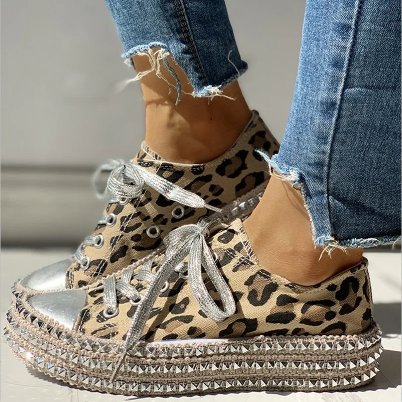 Versatile Rhinestone Leopard Print Board Shoes.