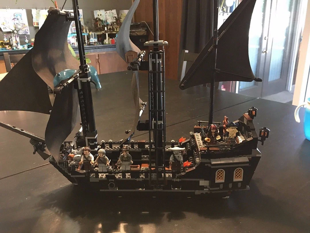 Pirates of The Caribbean Black Pearl 4184