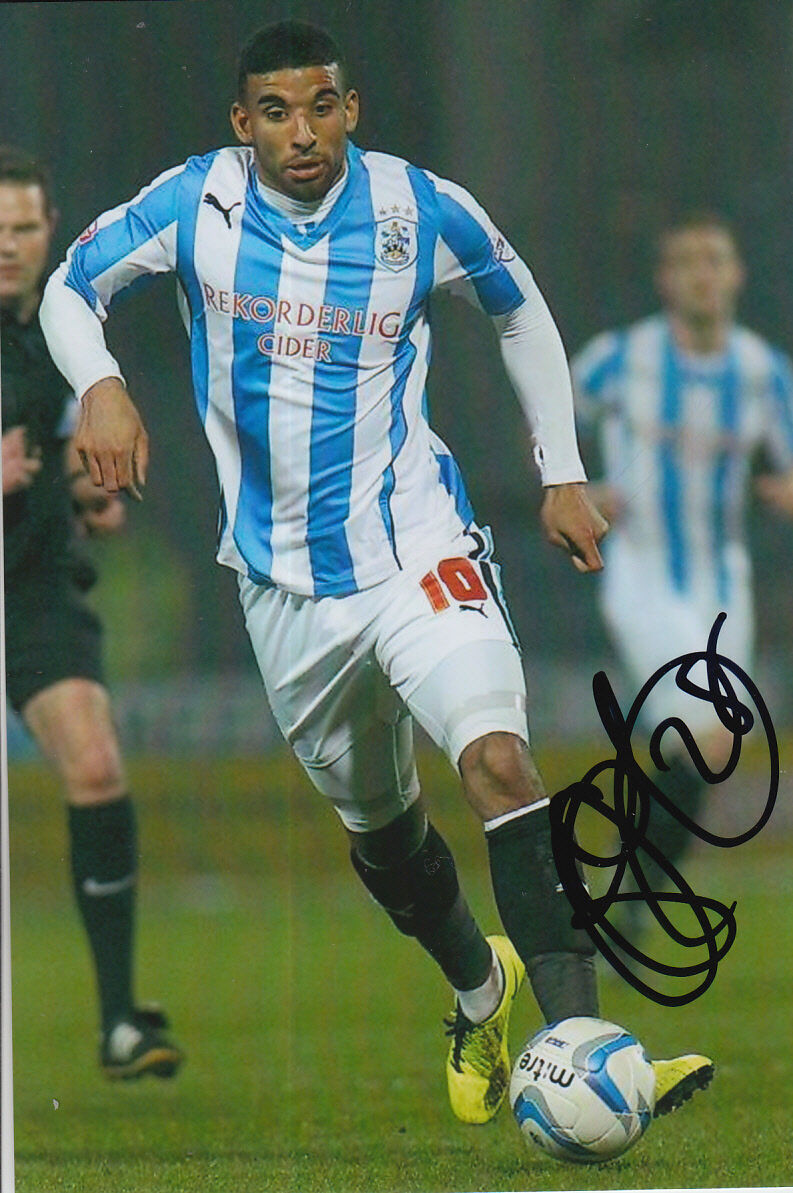 HUDDERSFIELD HAND SIGNED OSCAR GOBERN 6X4 Photo Poster painting.