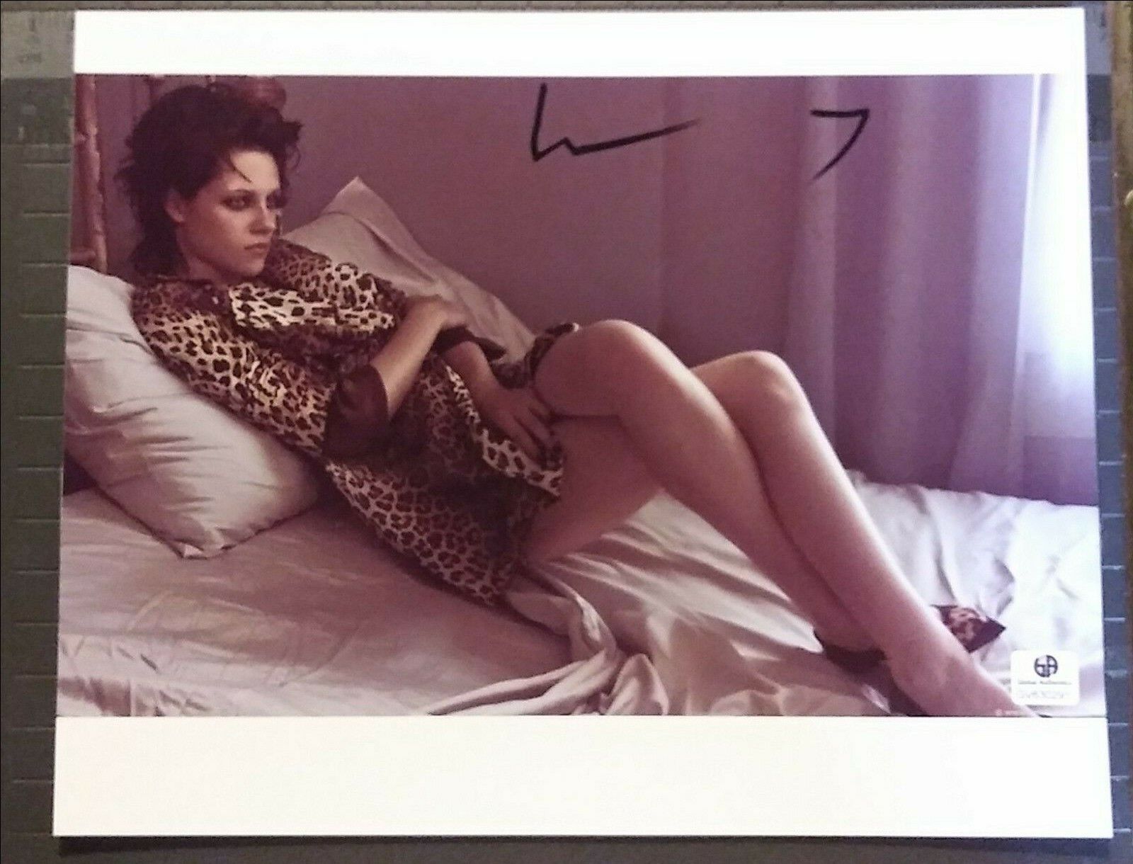 Kristen Stewart signed 8x10. COA GAI