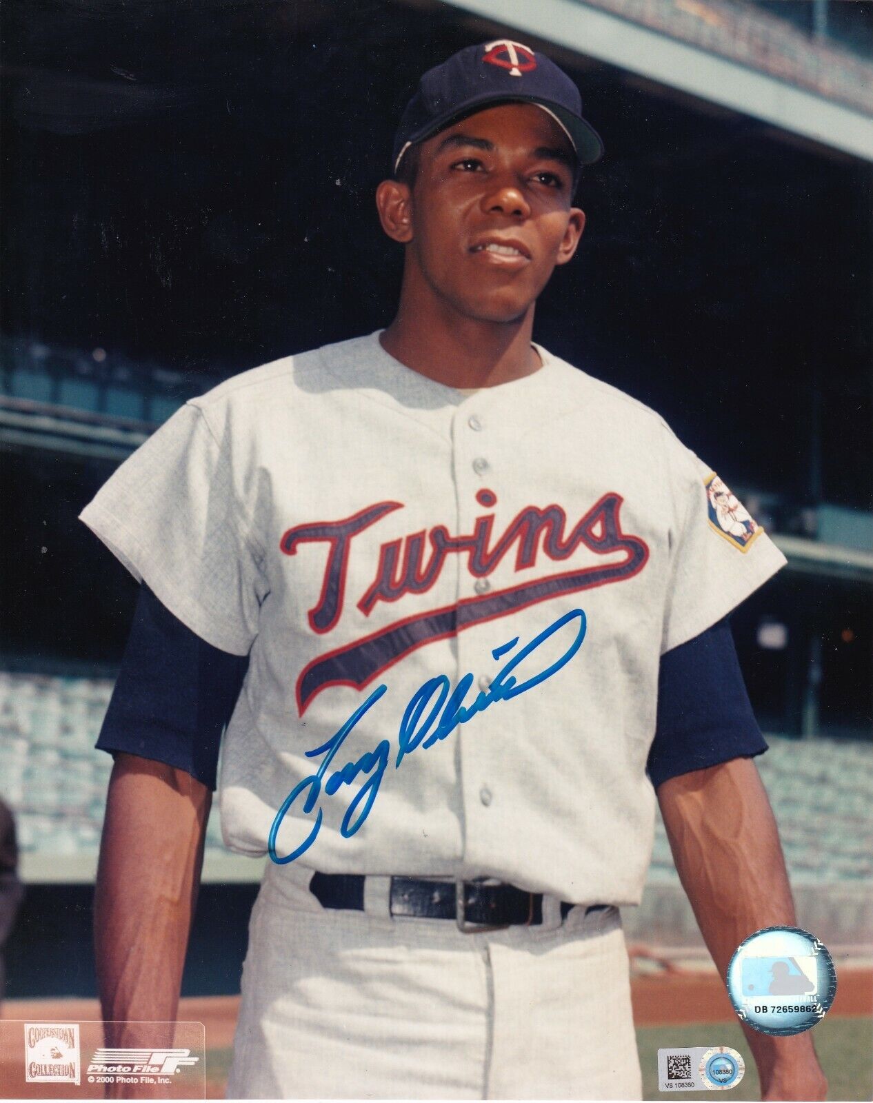 TONY OLIVA MINNESOTA TWINS ACTION SIGNED 8x10