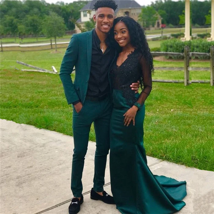 Emerald green sale prom couple