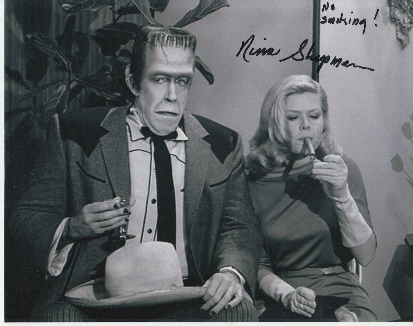 Nina Shipman (The Munsters) 8x10 Photo Poster painting Signed Photo Poster painting Actress #1