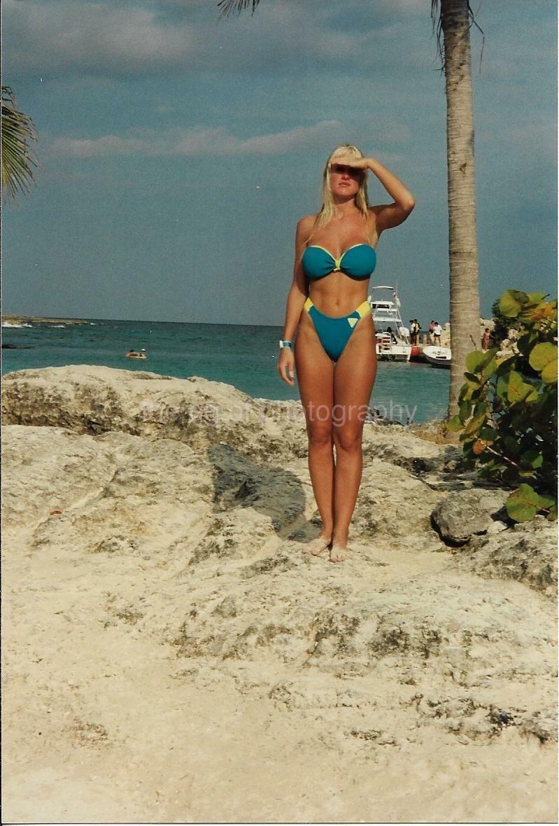 FOUND Photo Poster paintingGRAPH Color BIKINI GIRL Snapshot PRETTY WOMAN Vintage 112 20 V