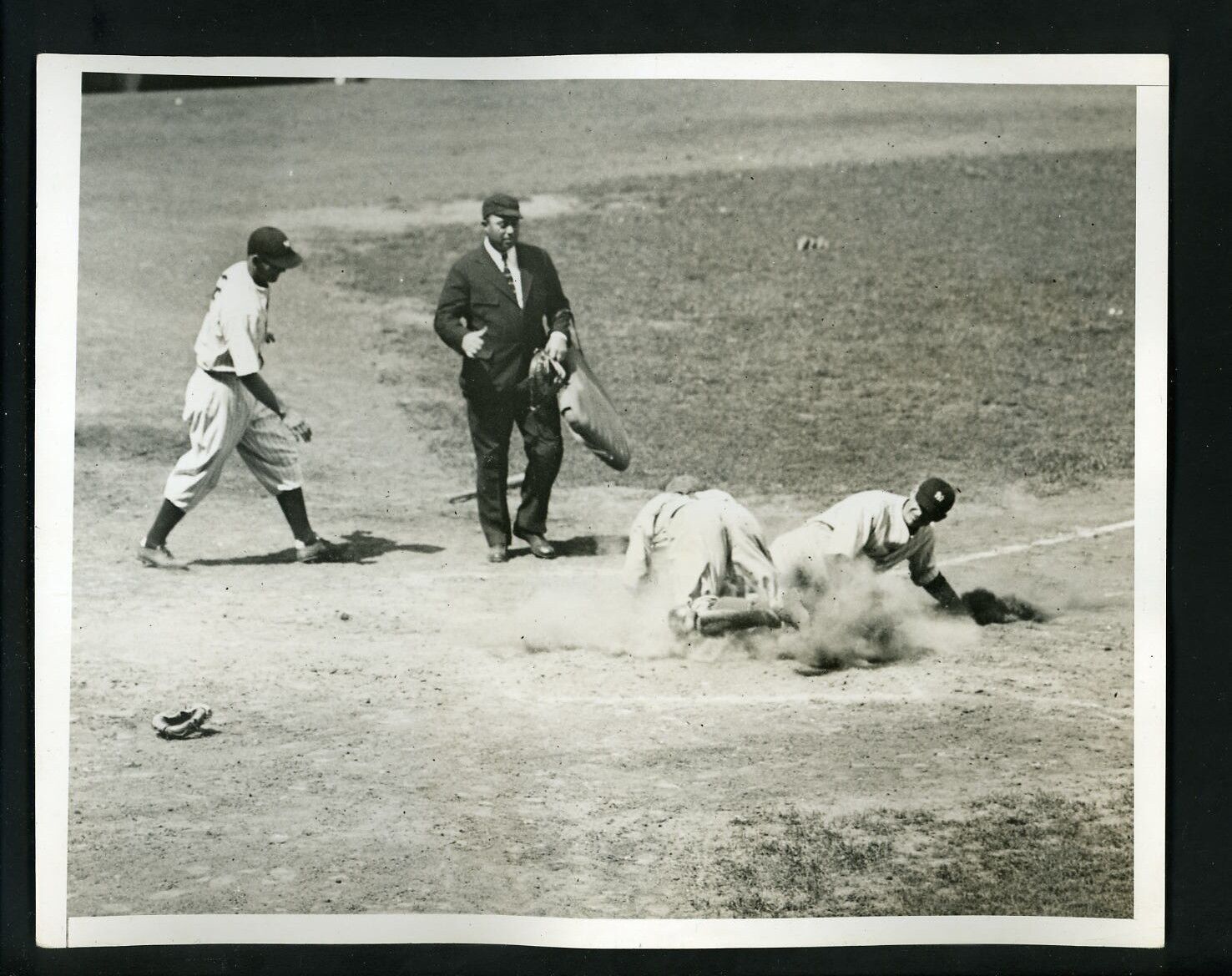 George Selkirk & Charlie Berry Bill McGowan 1935 Press Wire Photo Poster painting Yankees A's