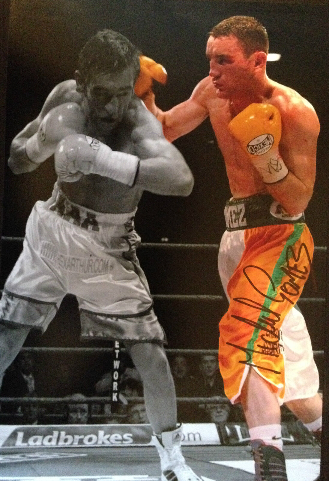 MICHAEL GOMEZ - FORMER WORLD CHAMPION - EXCELLENT SIGNED COLOUR ACTION Photo Poster painting