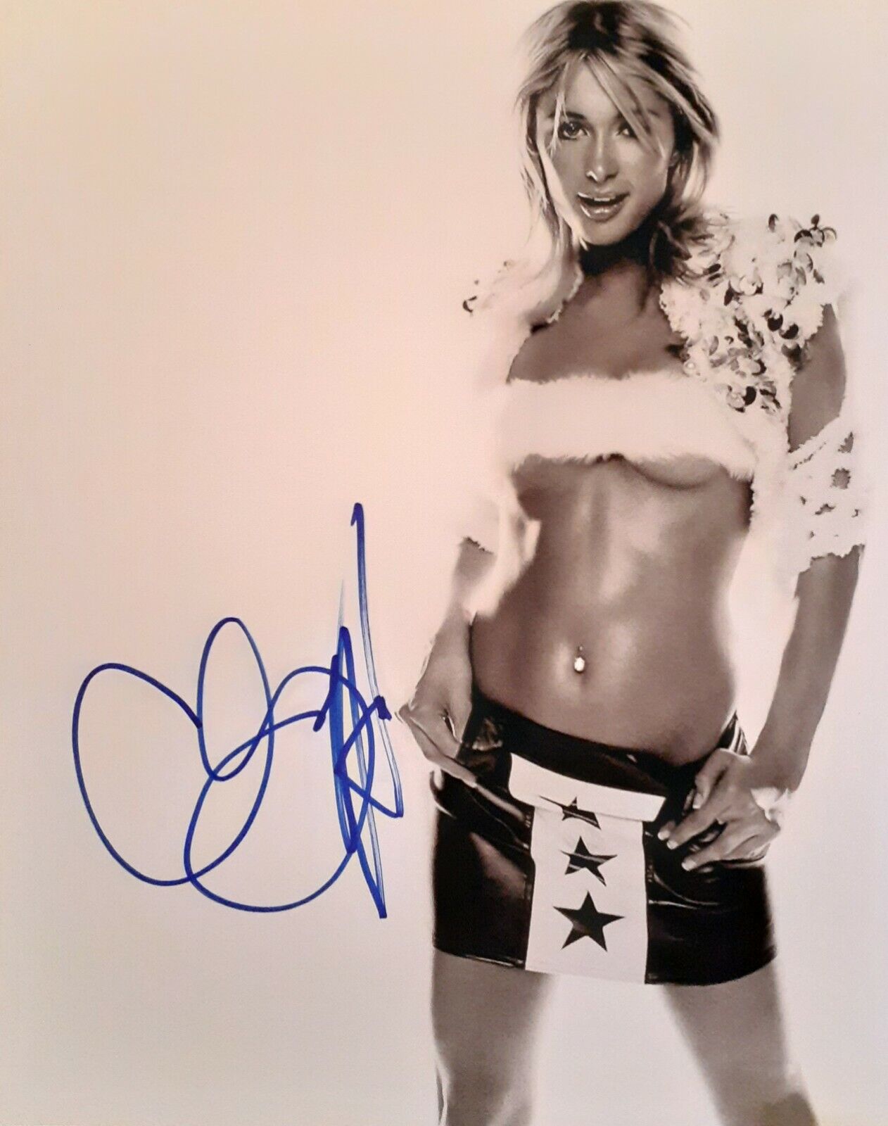 Paris Hilton signed 8x10