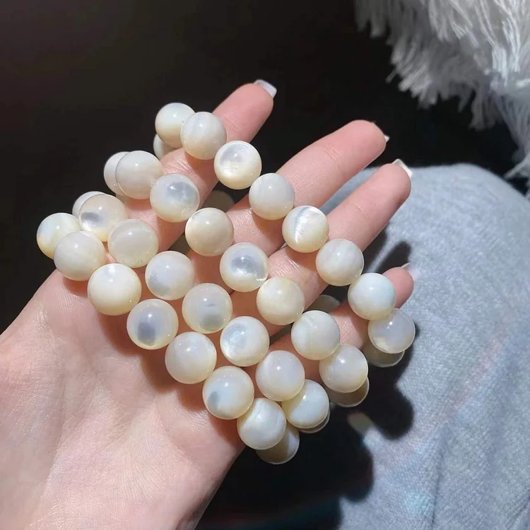 White Pearl Shell Bracelet KERENTILA