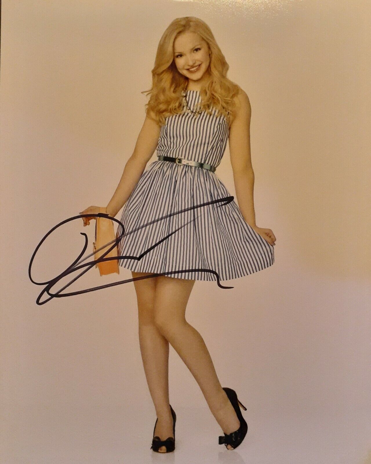 Dove Cameron signed 8x10