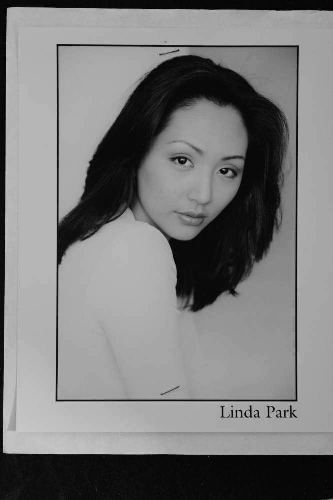 Linda Park - 8x10 Headshot Photo Poster painting with Resume - Star Trek -Enterpr