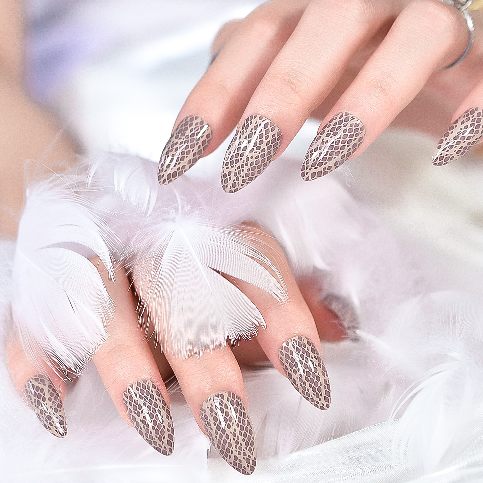 Gamehomew Spring Break Nails – 24pcs Medium Glossy Grid Pattern Press On Nails for Festivals  