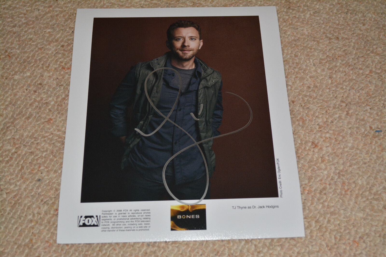 TJ THYNE signed autograph In Person 8x10 (20x25 cm) BONES