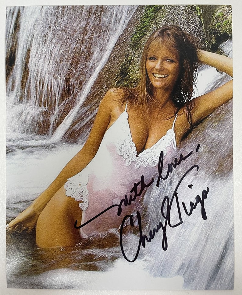 Cheryl Tiegs Signed Autographed Glossy 8x10 Photo Poster painting - COA Matching Holograms