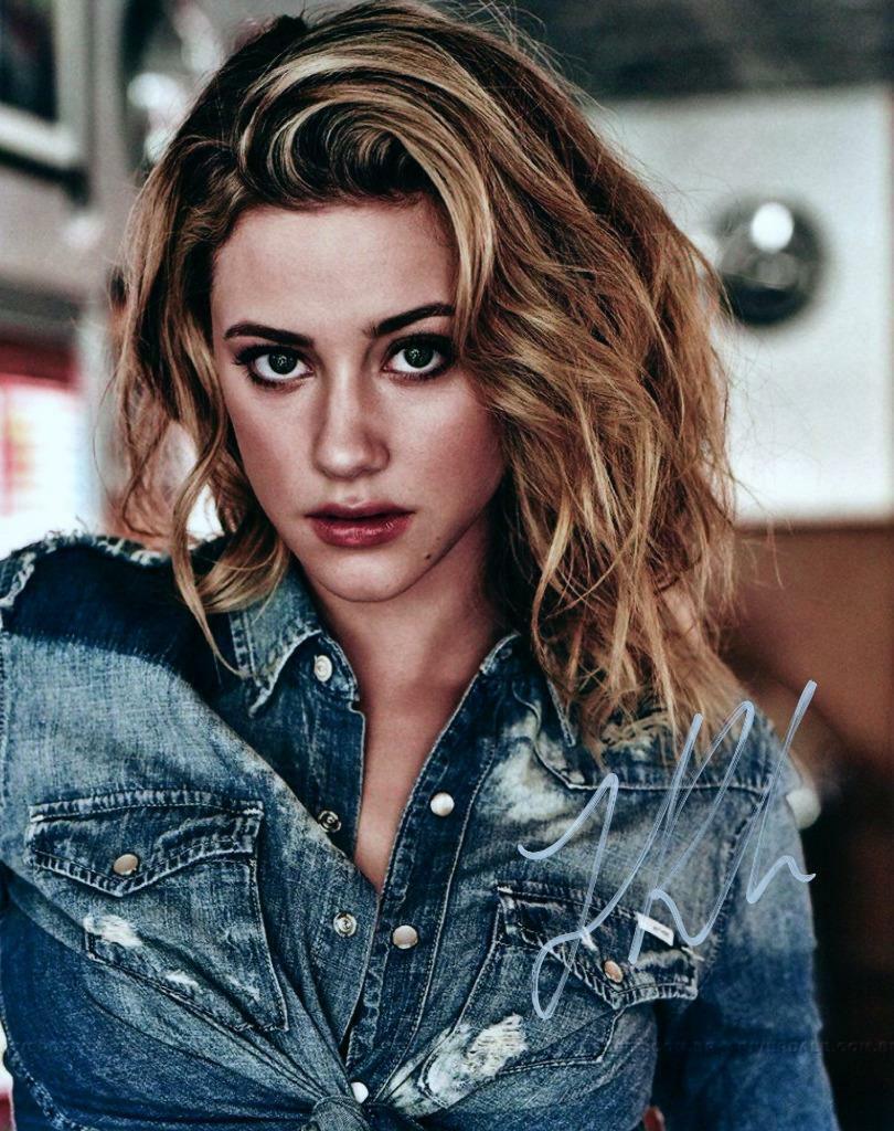 Lili Reinhart signed 8x10 autographed Photo Poster painting + COA