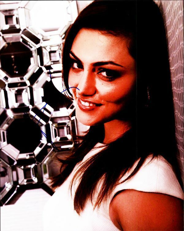 Phoebe Tonkin authentic signed celebrity 8x10 Photo Poster painting W/Cert Autographed 32516a1