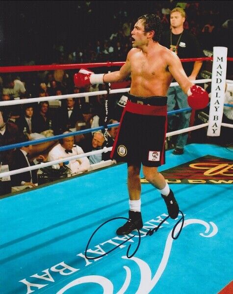 Oscar De La Hoya Signed - Autographed Boxing 8x10 inch Photo Poster painting with REAL DEAL COA