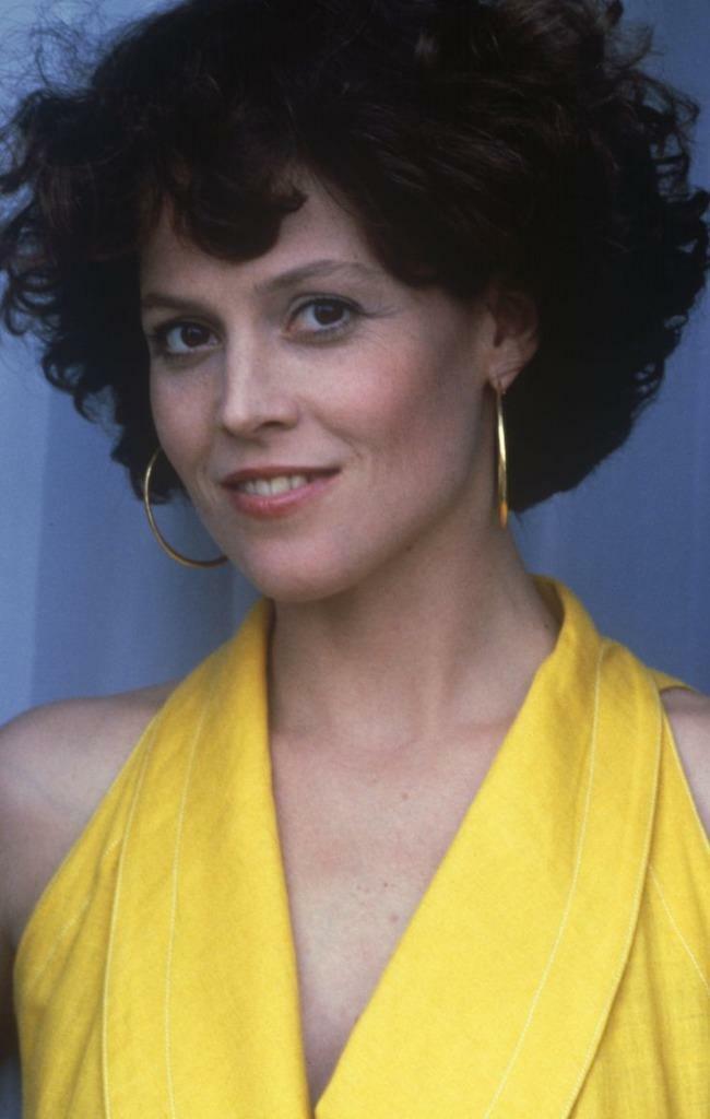 Sigourney Weaver 8x10 Picture Simply Stunning Photo Poster painting Gorgeous Celebrity #26