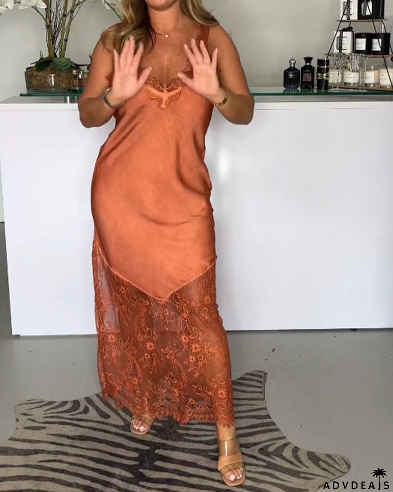 Lace suspender dress in solid color