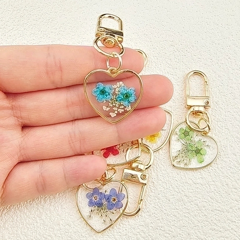 5 Pieces Pastoral Minimalist Heart Shape Flower Alloy Resin Keychain