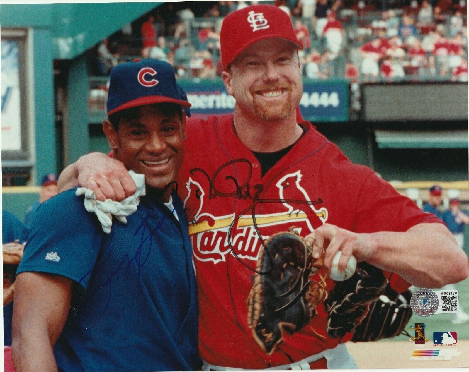 MARK McGWIRE & SAMMY SOSA Signed 8X10 Photo Poster painting with Beckett LOA