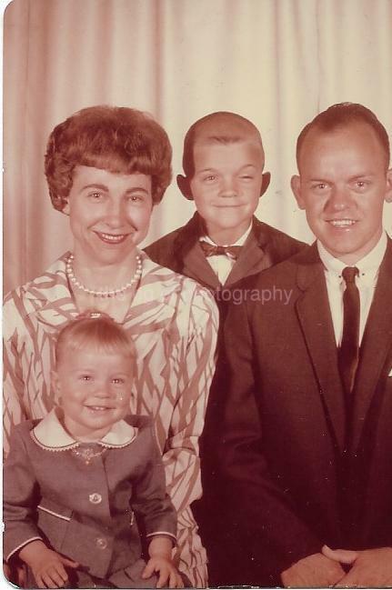 Classic Family Portrait SMALL FOUND COLOR Photo Poster paintingGRAPH Original VINTAGE 011 8