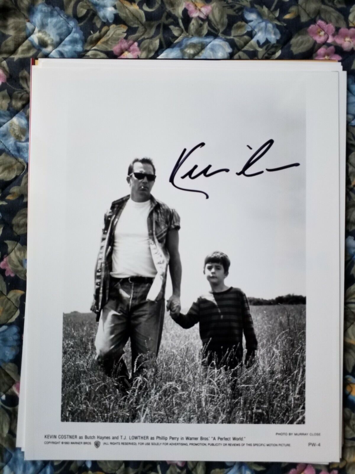 KEVIN COSTNER AUTHENTIC AUTOGRAPHED SIGNED 8X10 Photo Poster painting