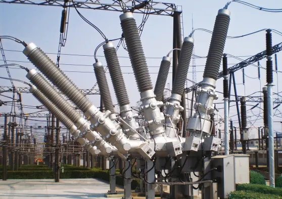 3AP live tank circuit breaker technical drawing with insulator column and interrupter