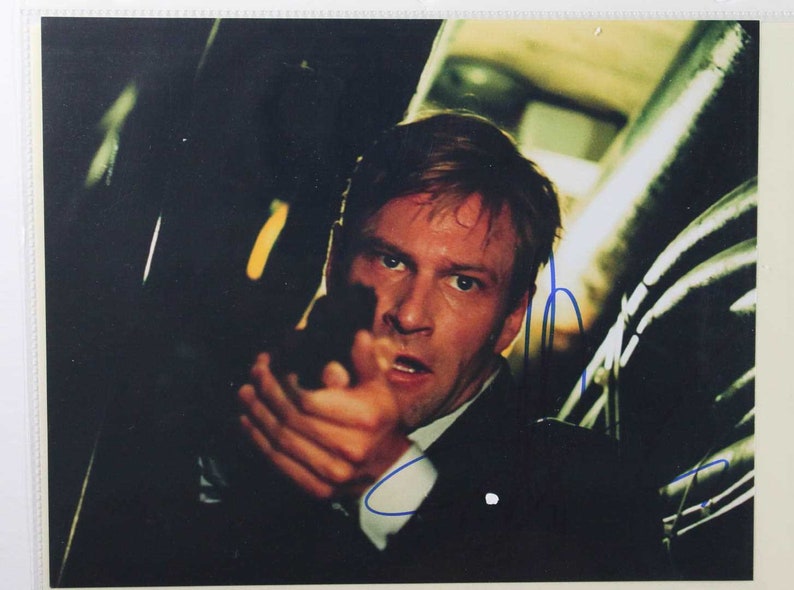 Aaron Eckhart Signed Autographed Glossy 8x10 Photo Poster painting - COA Matching Holograms