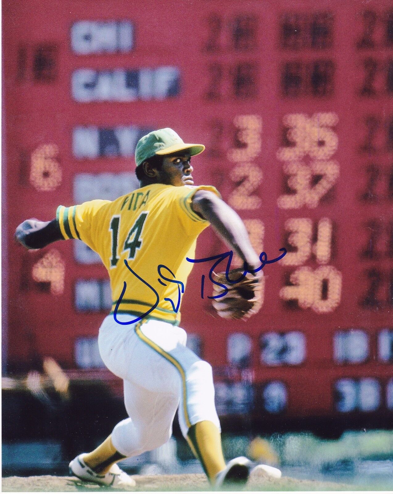 VIDA BLUE OAKLAND A'S ACTION SIGNED 8x10