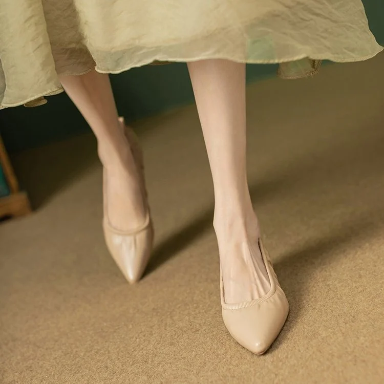 Yyvonne Temperament Pointed Low Heel Thin Heel Single Shoes Women 2025 Spring And Summer New British Style French Retro Cat Heel Single Shoes