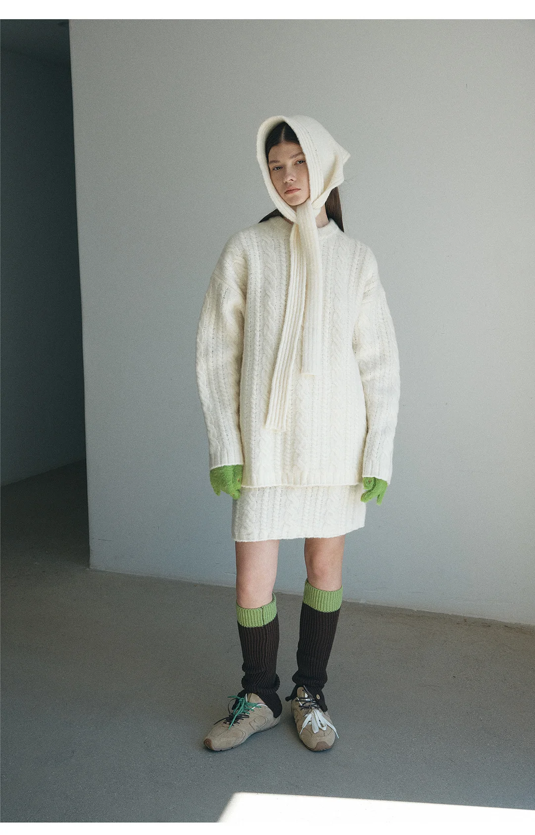 Woherb [Daihe] Winter New Leisure High Waist Wool Thick Needle Simple Joker Twisted Flower Five Half Skirt H7886-Outfit Ideas