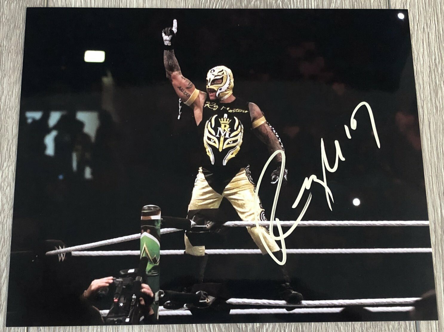 REY MYSTERIO JR. SIGNED AUTOGRAPH WWE RAW SMACKDOWN NXT 8x10 Photo Poster painting w/EXACT PROOF