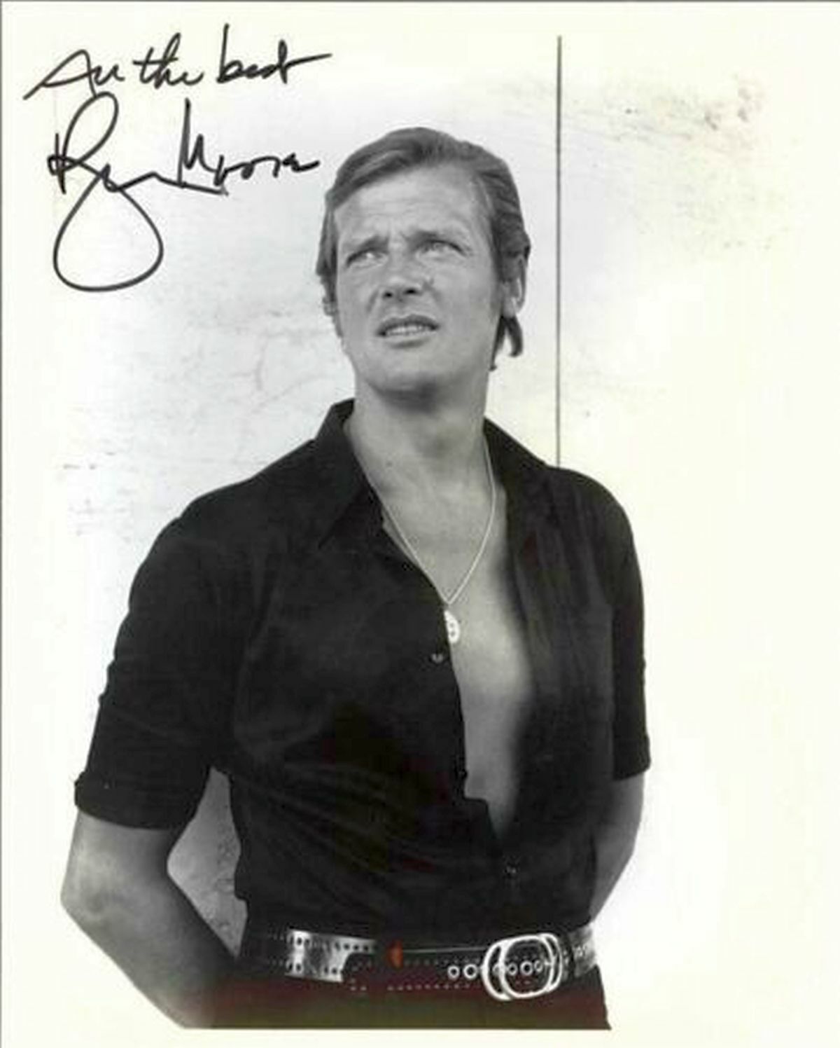 ROGER MOORE ACTOR 007 JAMES BOND SIGNED Photo Poster painting AUTOGRAPHED W/COA 8X10