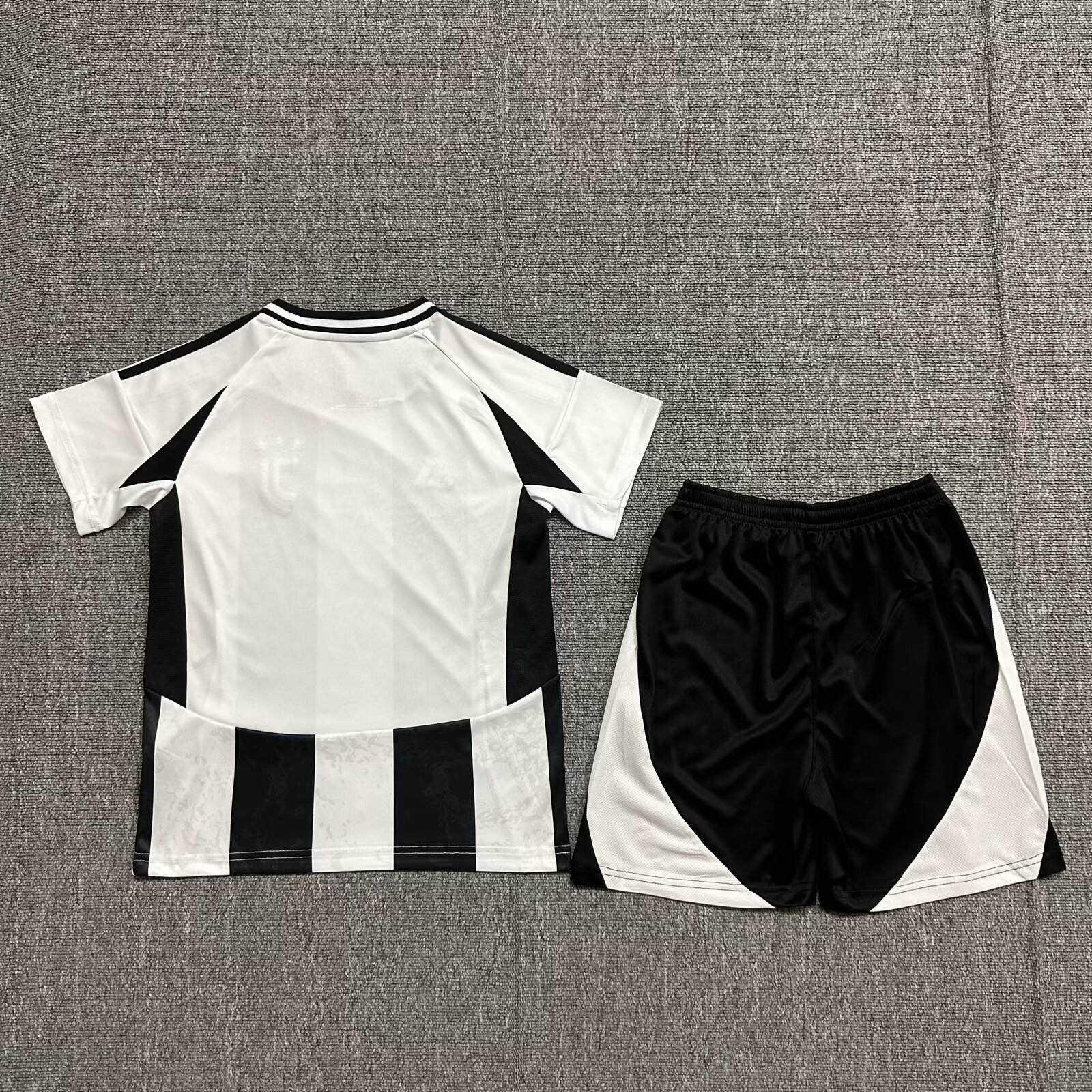 24/25 Juventus Home Kids Kit Football jersey Thai Quality