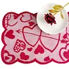 Chemin de table brod&eacute; en dentelle &agrave; motif de c&oelig;ur pour la Saint-Valentin